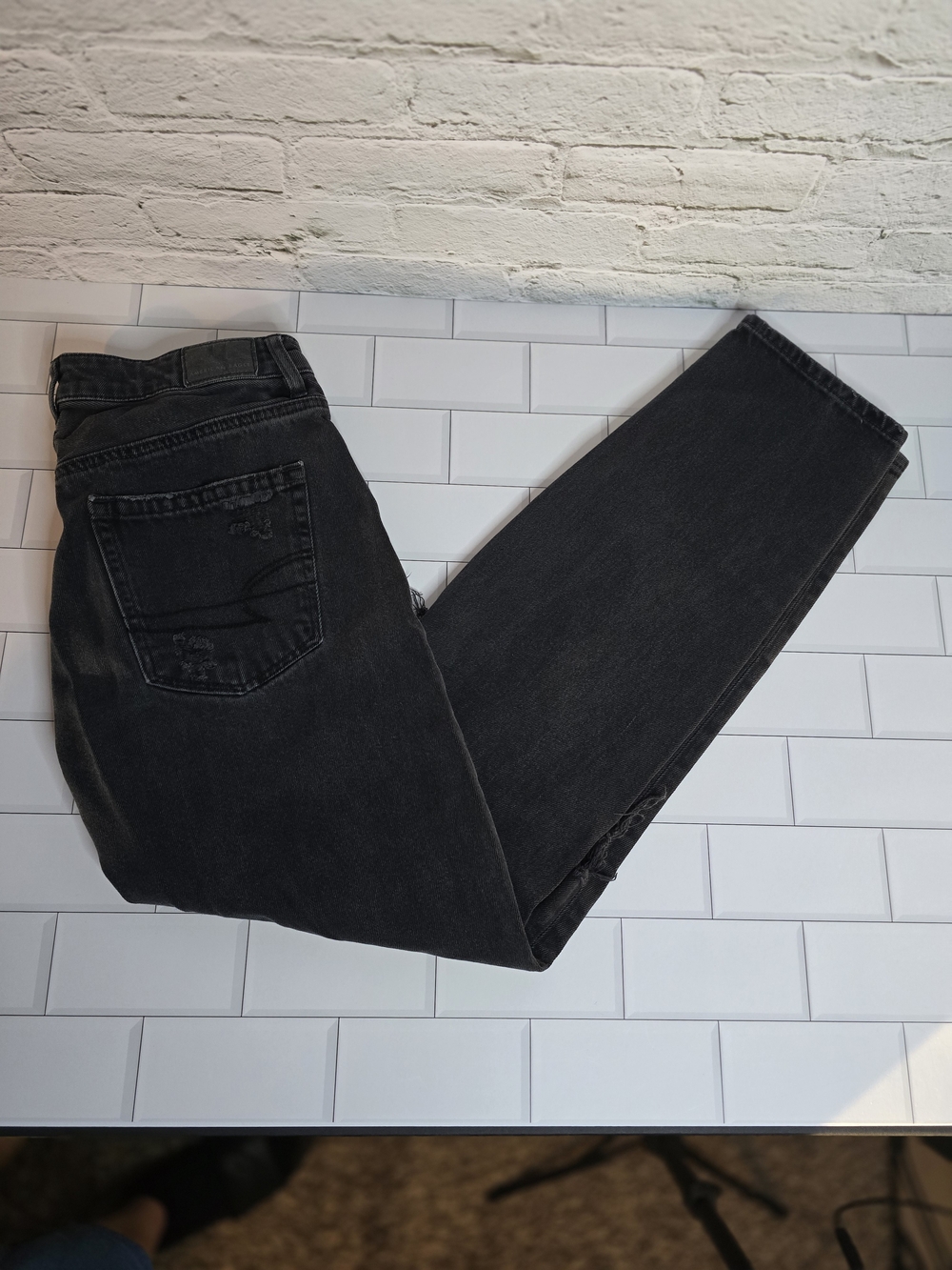 American Eagle Outfitters Distressed Women's Black Straight Mom Leg Jeans Sz 2R